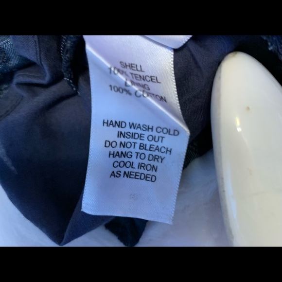 ECRU BARDOT Beautiful Blue Eyelet embroidered lined Tank in a size Small… - Picture 11 of 15